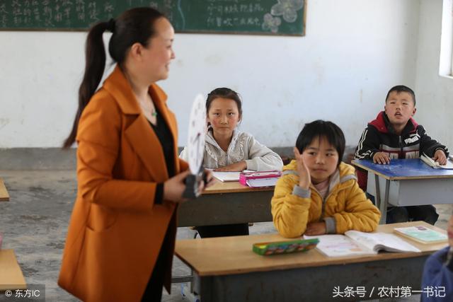 国家紧急招募10000名退休教师,到底去做什么