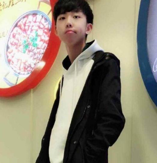 斗鱼小叮当有多皮?网友:一席话，队友瑟瑟发抖!