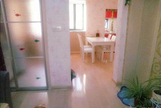 晒晒我们两夫妻的60平小新家,墙壁都贴墙纸很