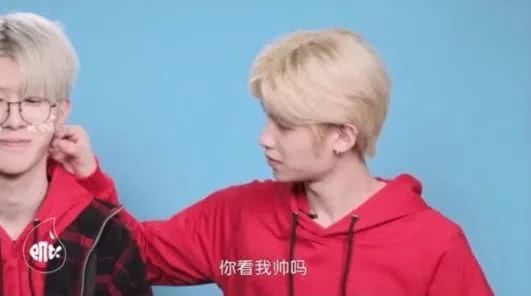 NINE PERCENT终于有合照啦~小鬼换了发型,