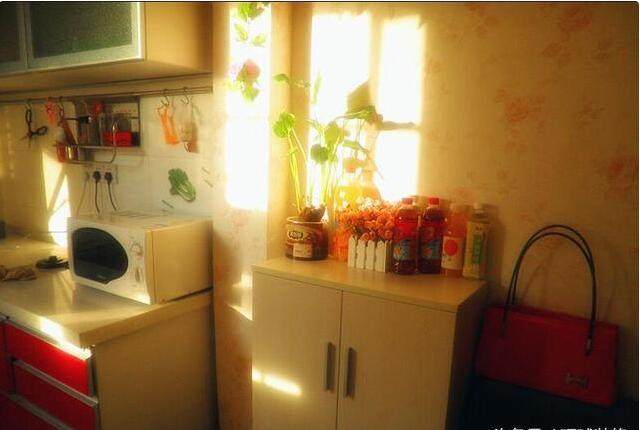 晒晒我们两夫妻的60平小新家,墙壁都贴墙纸很