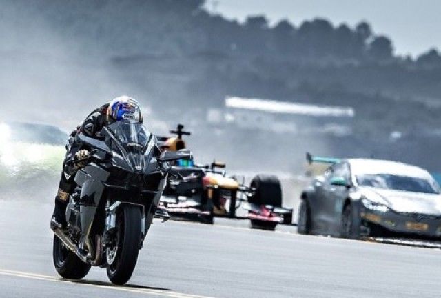 土耳其让跑车、摩托、F1赛车与飞机终极竞速