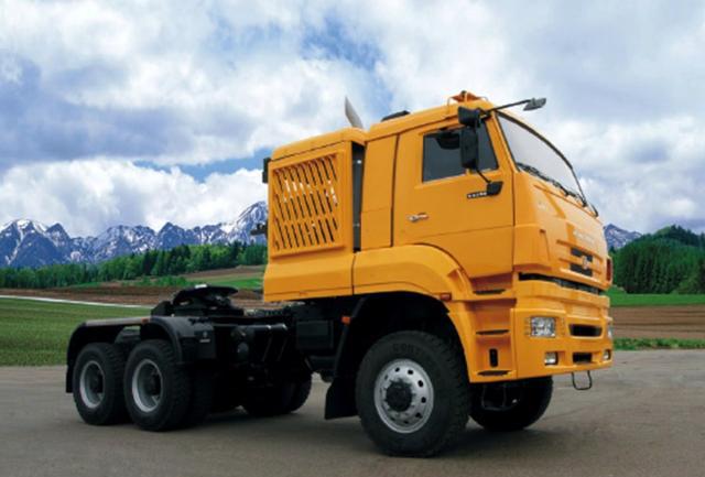 俄罗斯怪兽 卡玛斯kamaz65228 8x8大件牵引车