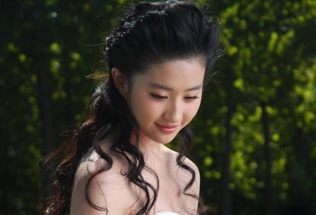 刘亦菲中国黄金的广告硬照,天仙越来越美了