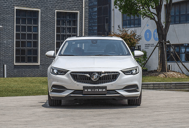 看这高端大灯你以为要50万 但其实这车只要20万而已!