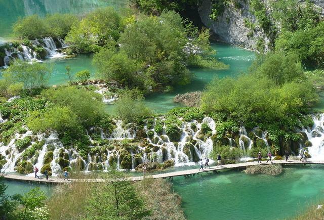 你一定听过克罗地亚这个名字, 一千个岛屿、暗