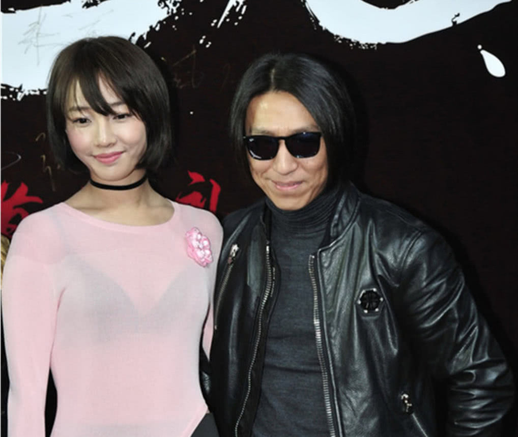 白百合只因穿半透明裙子,吸引一指弹小鲜肉