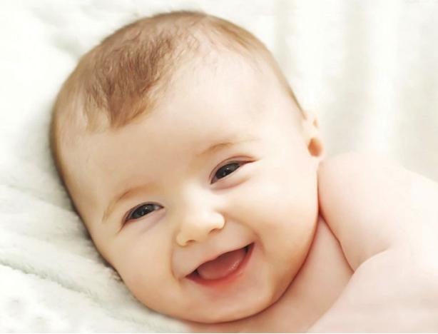 宝宝超可爱治愈系笑容,让你不自觉嘴角上扬