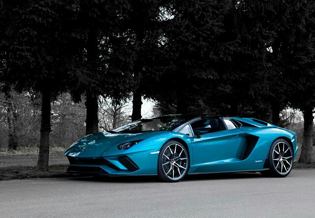 兰博基尼埃文塔多S，天青色等烟雨