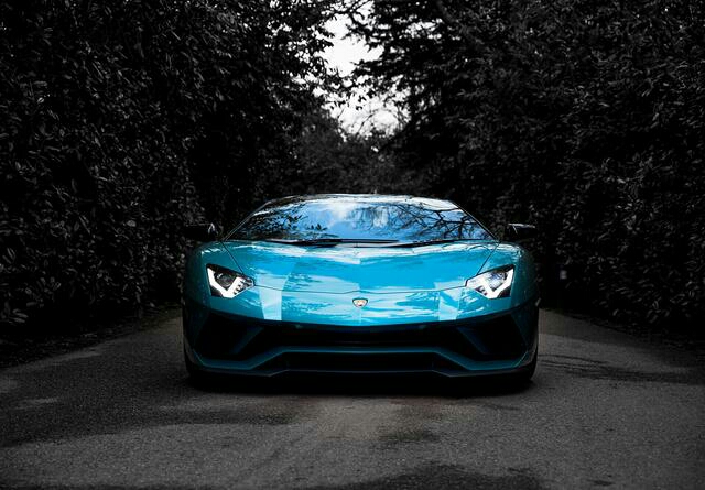 兰博基尼埃文塔多S，天青色等烟雨