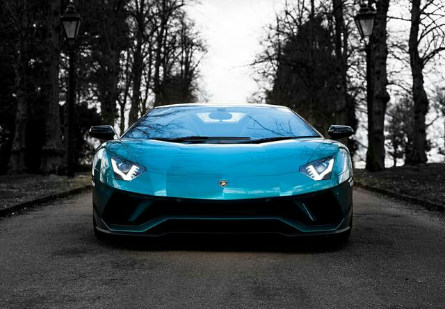 兰博基尼埃文塔多S，天青色等烟雨