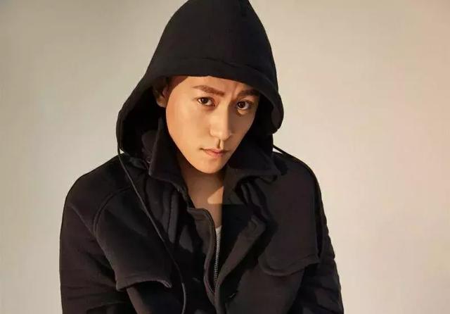 奚梦瑶回怼时尚博主?杨幂玩华晨宇衣服带子?