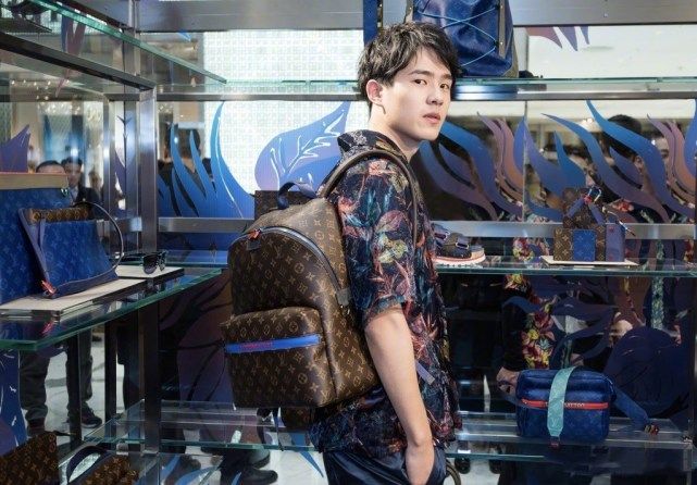 刘昊然同学录曝光,绰号和梦想备受关注!有人注意到他的生日?