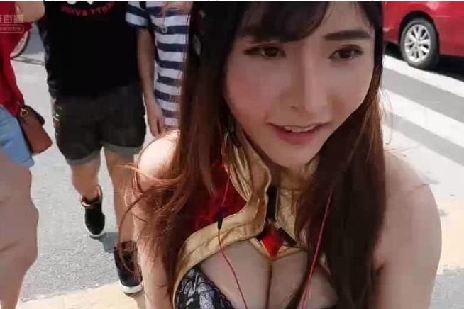 入江闪闪KPL现场Cos妲己直播间被封，超管也看球?