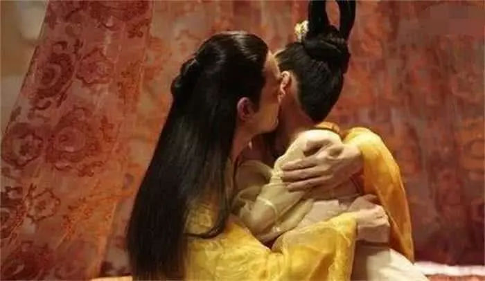 为了满足欲望，竟把4个堂妹招做妃子,还要一起侍寝