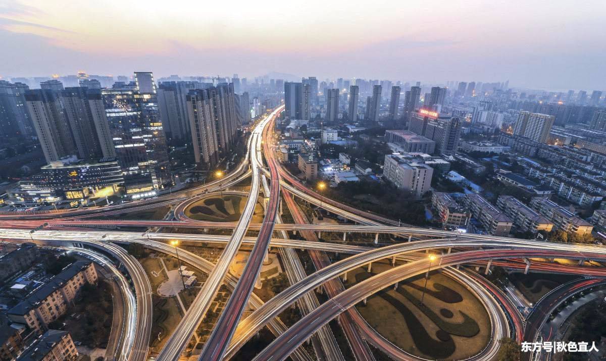 中国这座城市发展速度超快,十年GDP涨4.9倍,