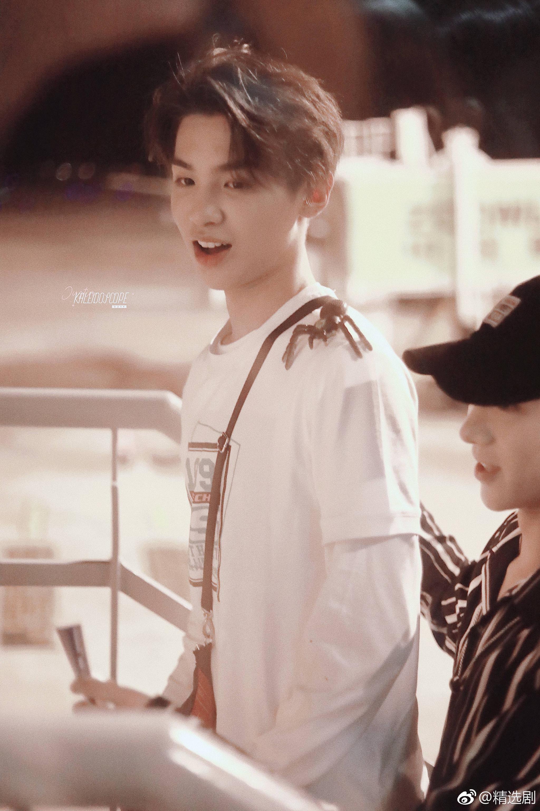 justin黄明昊锁屏壁纸