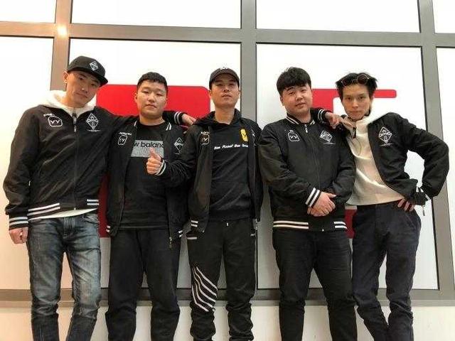 OMG吃鸡战队在国外打出血性,1V3团灭FAZE的