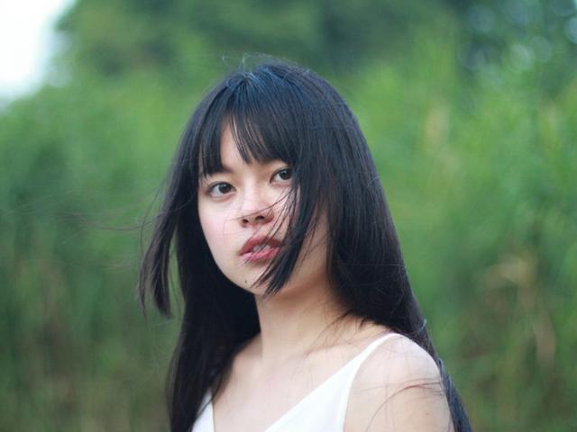 年轻时貌美如花，20岁就拿影后，嫁世界冠军后隐退，女儿漂亮随她