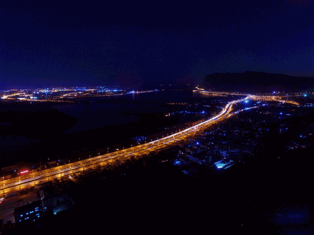 在自己这方圆之地慵懒地绽放在这里仿佛只有永恒的阳光和春色图片来源