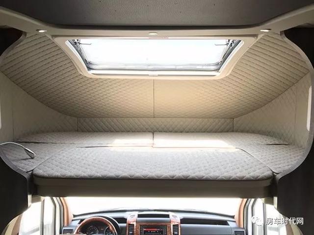 雅升进口奔驰C型房车