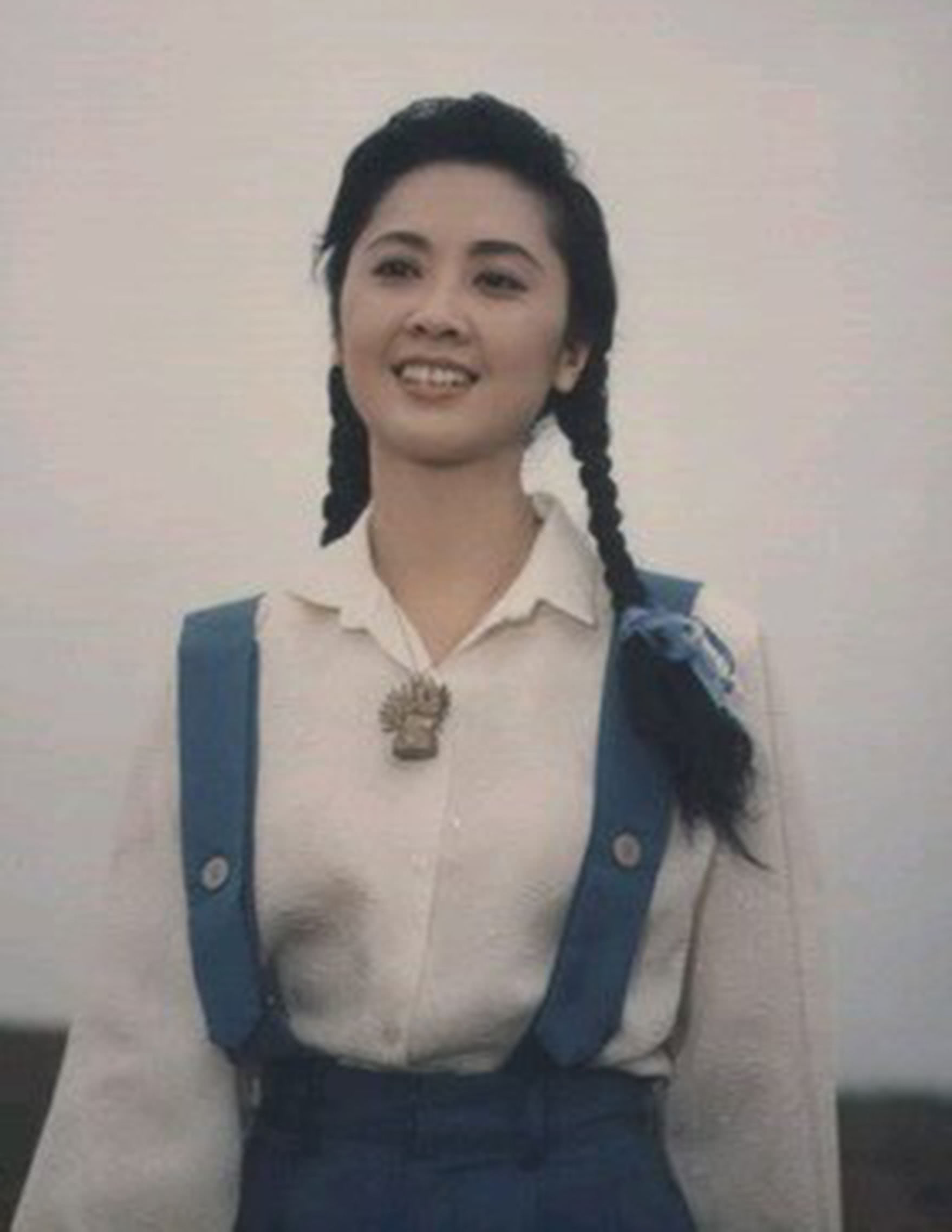 同是西游记美女,66岁女儿国王美貌,75岁白骨精老到认不出!