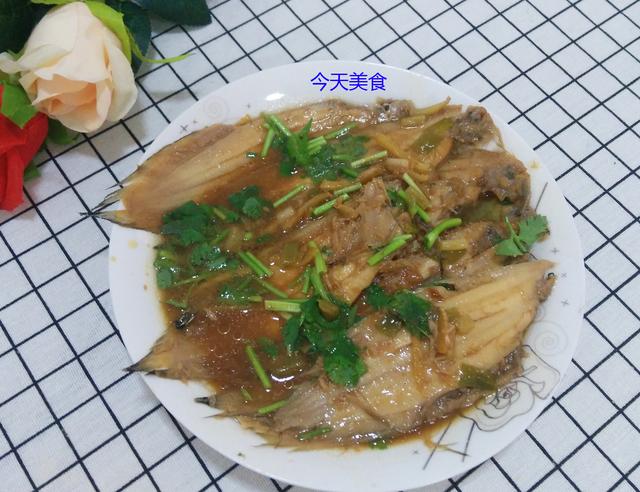 这种鱼扒皮才能吃,就一根主刺,肉嫩刺又少!