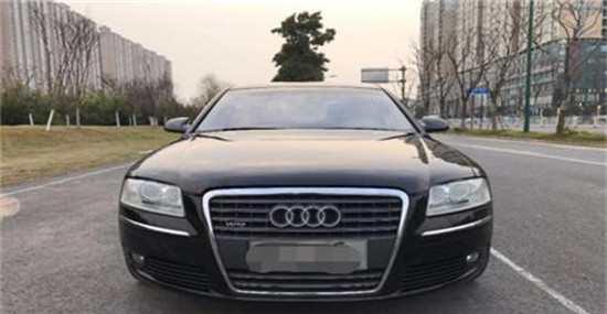 小伙花12万买下老板淘汰的奥迪A8L, 你觉得值得吗?