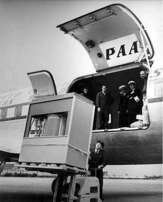 老照片: 监狱里的斯大林, 普京与里根的特别会面