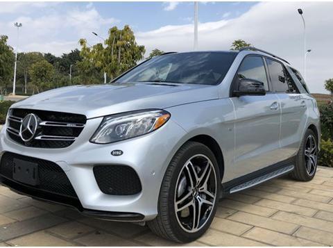 上市就降5万，奔驰果然急了，这车比宝马X5豪华，全时四驱吊打Q7