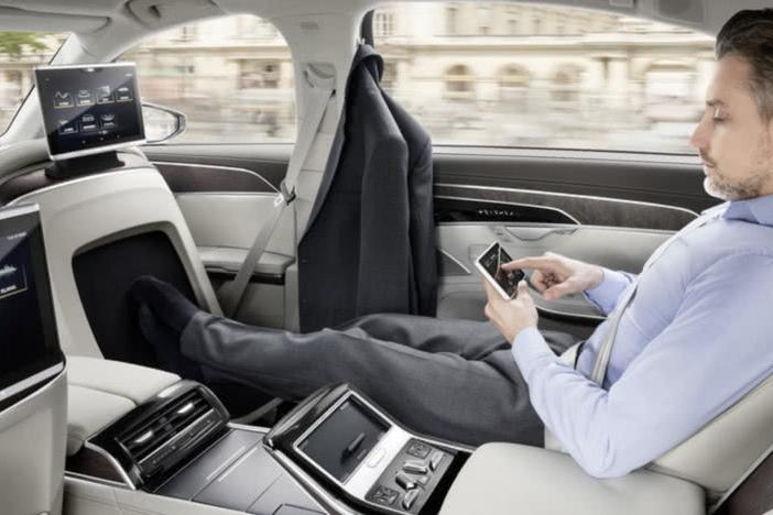 售价不到百万，后排堪比劳斯莱斯，奥迪要用它打败奔驰宝马