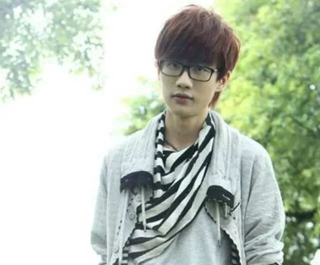 不是许嵩非主流,而是他的歌陪你渡过了非主流