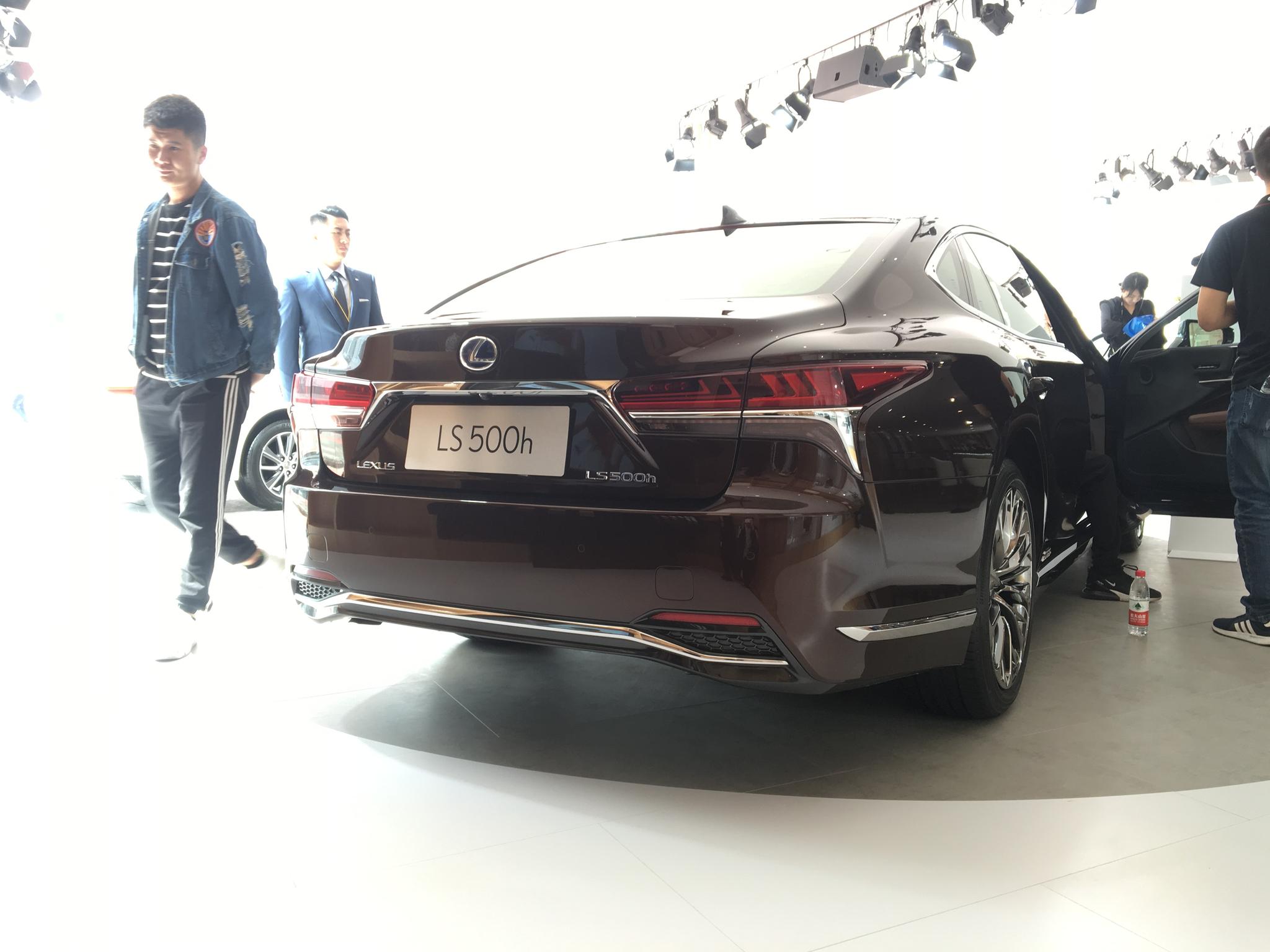 北京车展之雷克萨斯ls500h旗舰车只卖128万