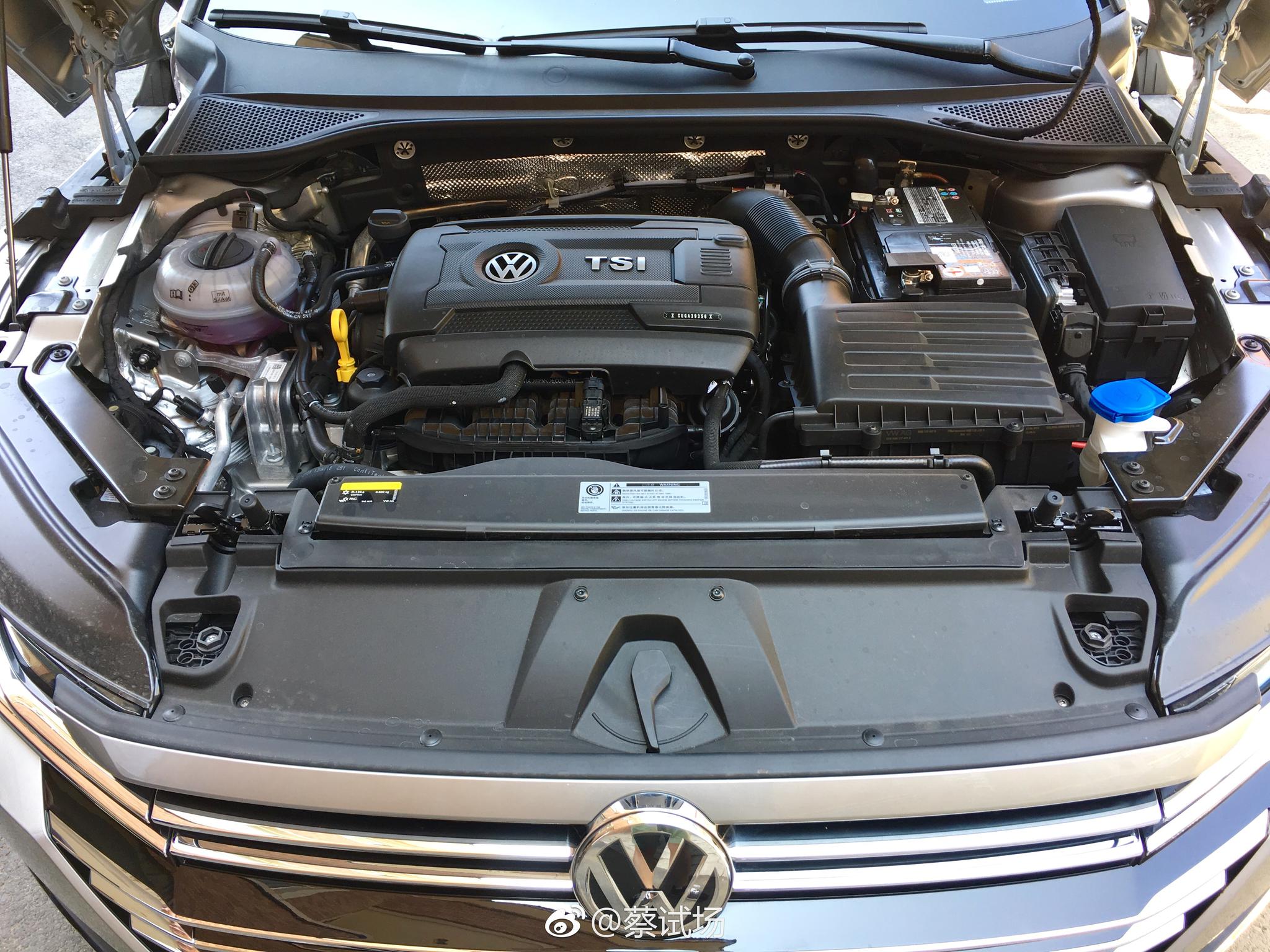 一汽大众新一代CC试驾:发动机舱实拍。前横置发动机