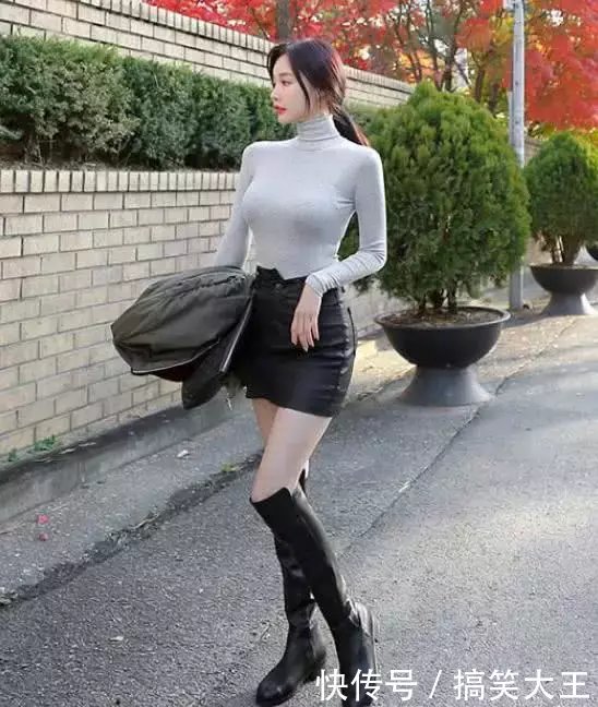 街拍:紧身上衣、黑色皮裙、黑色长筒靴,美极了