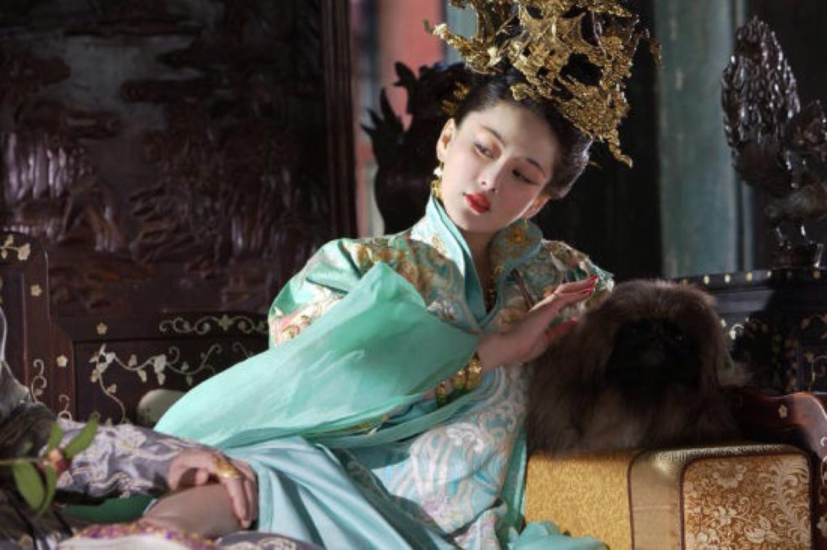 唯一一个被太监宫女养大的皇帝,吃百家饭长大,最后成一代明君