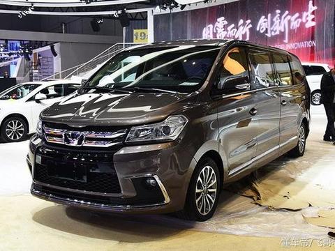 五菱见他都没脾气！近6米长配宝马发动机，累了在里面打麻将睡觉