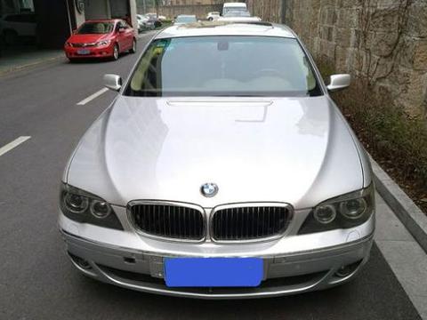 小伙为追公司女同事花15万买二手宝马740：没到一月就后悔了