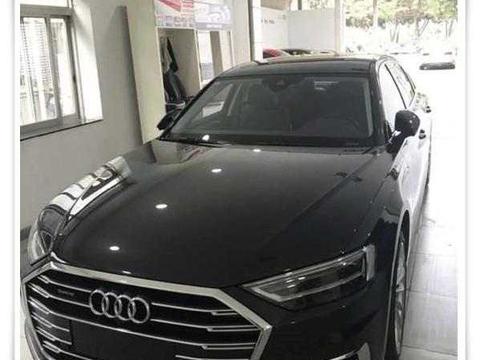 首提19款奥迪A8L, 满眼都是大屏幕, 车主: 中控还没到家都是指纹