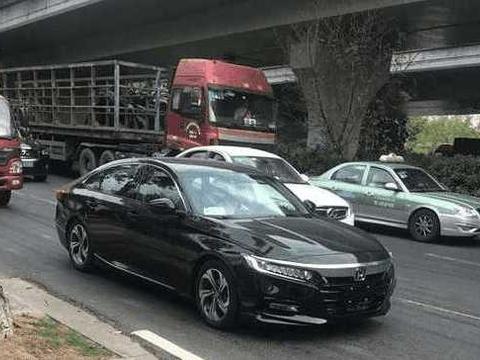 街头偶遇第十代雅阁实车，外观神似轿跑，售16万凯美瑞要凉了