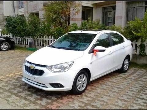 看了10遍朗逸最终选择它，配自动挡油耗5.3L，比捷达漂亮，仅6万