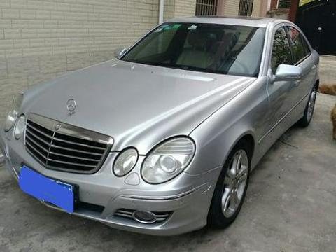 小伙从城里买辆二手奔驰E级，父亲：此后整天开着车子在镇上转悠