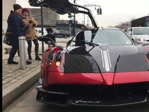 有保安保护 帕加尼Huayra实车上路