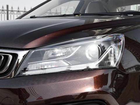 它有着中国“卡罗拉”的美名，虽然底盘没变，但内饰已完爆卡罗拉