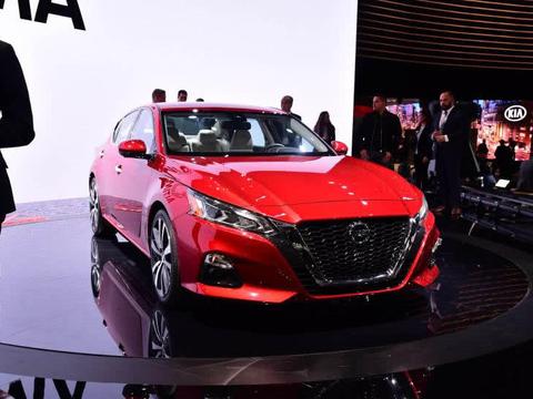 新款天籁颜值逆天，座椅舒适度堪比沙发，雅阁凯美瑞不得不服！