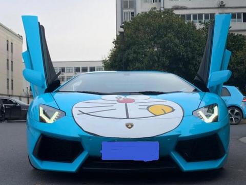 小伙花705万买辆兰博基尼大牛，半年后朋友们再看到车时全都笑了