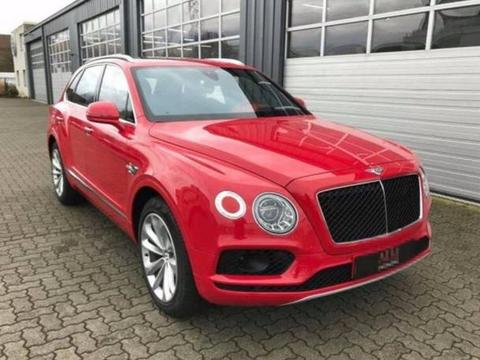 上海一90后年轻小伙花420万元提宾利添越，坦言就要与众不同