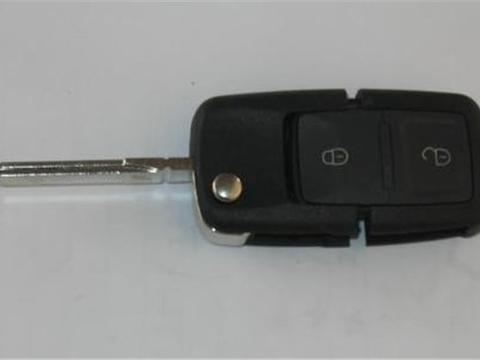 国外一男子爆改大众帕萨特，耗时7个月，上街回头率不输豪车！