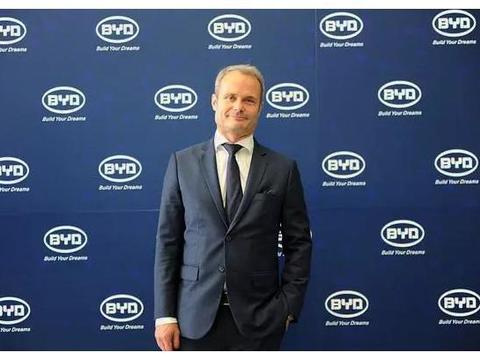 前奥迪设计师在比亚迪的首秀，网友调笑请了一个车标设计师