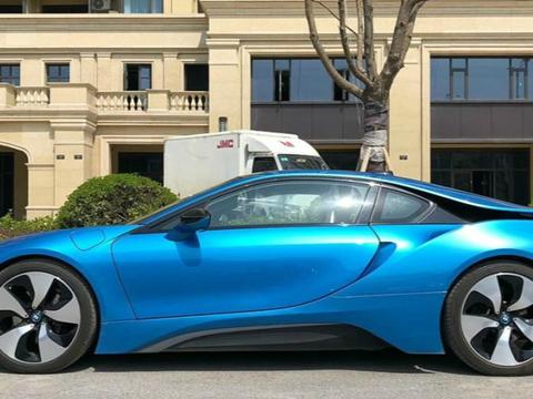 一年的宝马i8贬值50万，卖掉还不如当收藏品